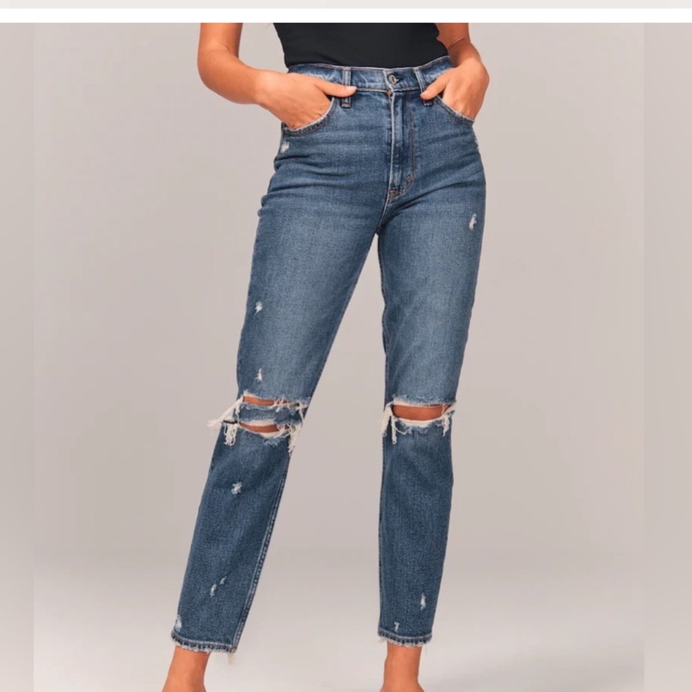 Abercrombie Curve Love High Rise Mom Jean Medium wash in size 4R/27